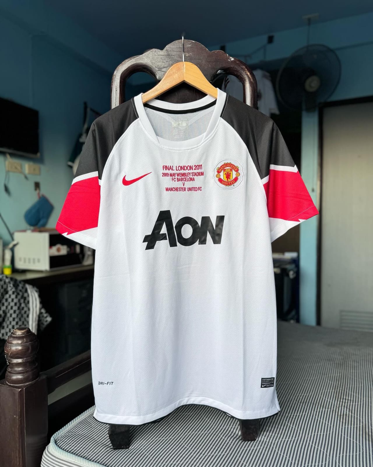 Manchester United home and away kit