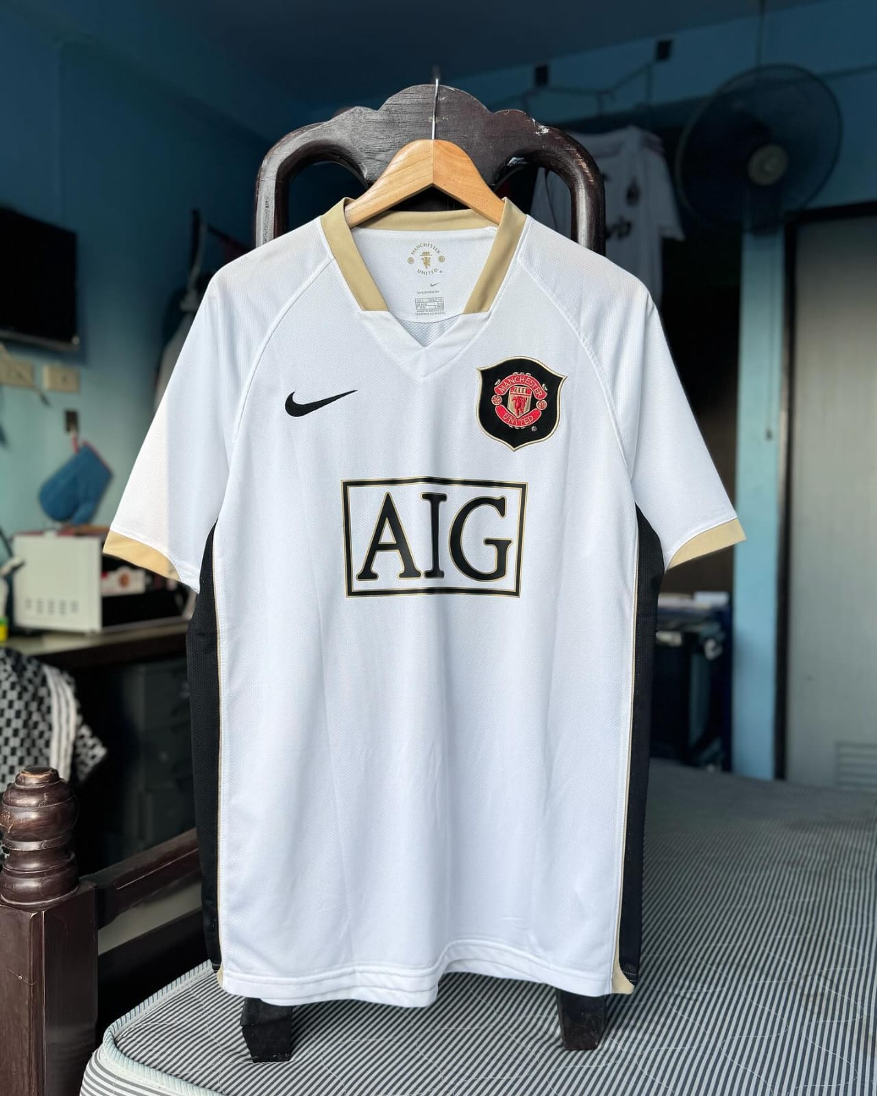 Manchester United home and away kit