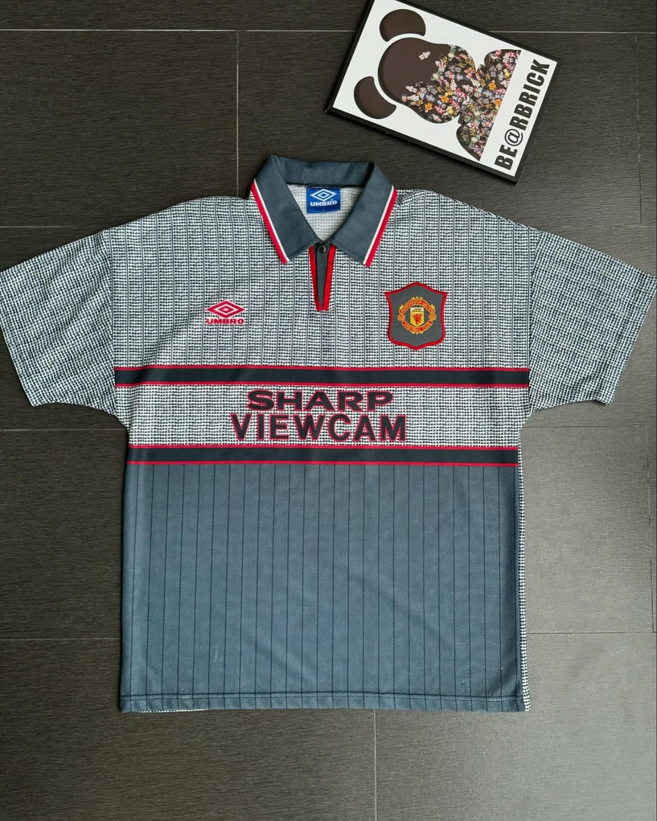 Manchester United home and away kit